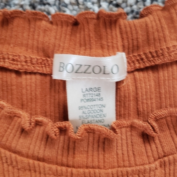 Bozzolo | Ribbed Crop Top with Ruffled Hem - Picture 2 of 5
